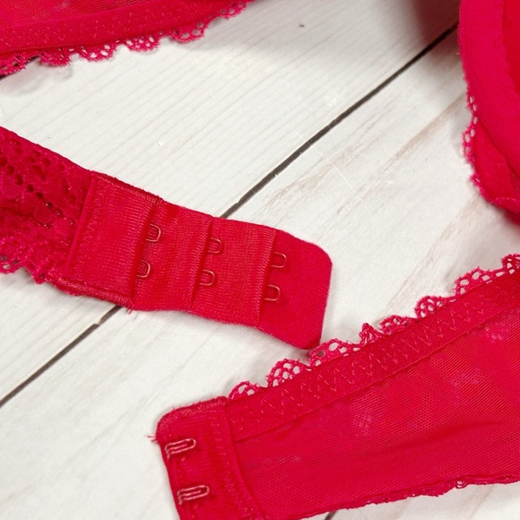 Victoria’s Secret Miraculous Plunge Red Lace Push-Up Bra Size 32B NWT - Picture 7 of 7
